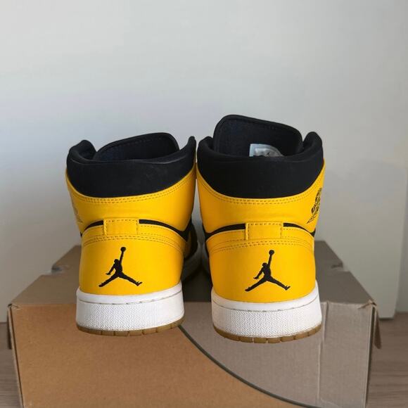 Nike Air Jordan 1 Retro Mid \'New Love\' Men Sneakers - SZ 11 main image 5